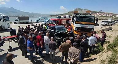 Van'da Otomobil-Kamyon Çarpışması: 1 Yaralı