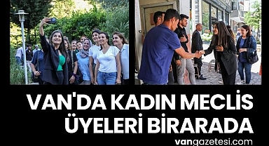 Van'da Kadın Meclis üyeleri bir arada