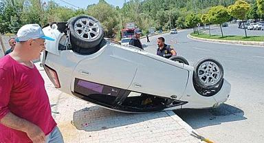 Van'da Araç takla attı: 2 Yaralı