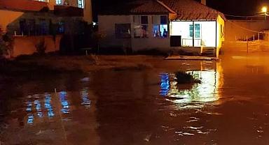 Yağışlar Sonrası Sel Felaketi: Evler Sular Altında