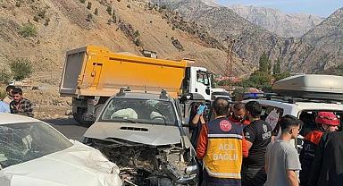  Hakkâri’de Trafik Kazası: 7 Yaralı