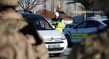Van İl Jandarma Trafikten 506 Sürücüye Ceza! 15 Bin Araç Kontrol Edildi