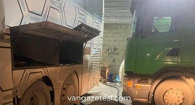 Van'da TIR Deposunda Çıkanlar Pes Dedirtti