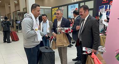 İranlılar Van’a Gelmeye Başladı, Güllerle Karşılandılar!