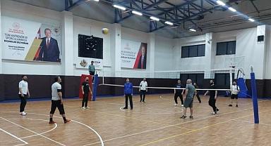 Van'da Gazeteciler Voleybol'da Buluştu