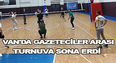 Van'da Gazeteciler Voleybol Turnuvasında Ter Döktü