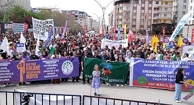Van’da 1 Mayıs Günü Coşkuyla Kutlandı