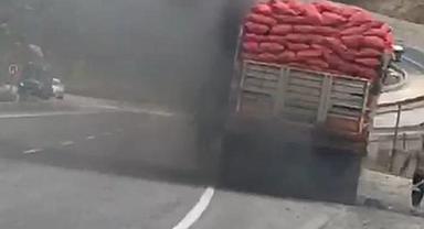 Van'da kömür yüklü Tır Alev aldı