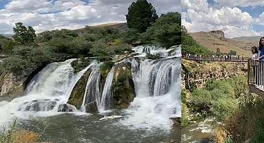 Muradiye Şelalesi'nde Yaz Serinliği