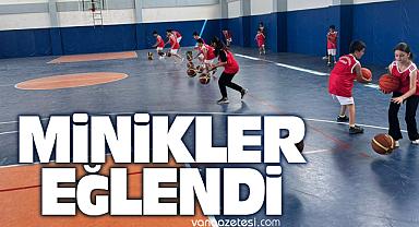 Van’da Minikler, doyaca eğlendi