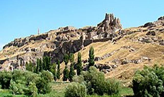Tarihi ve Eşsiz Manzarasıyla Van’ın Simgesi
