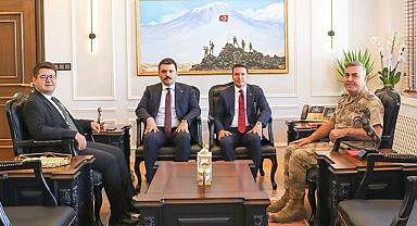 Tuğgeneral Avkıran Kaymakamlarla bir araya geldi