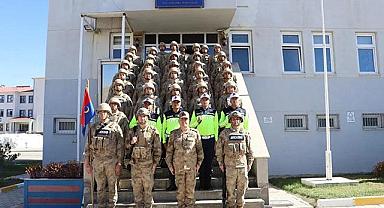 Tuğgeneral Avkıran, Gürpınar Jandarma’yı ziyaret etti