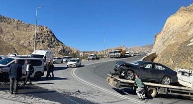 Hakkari Van yolunda kaza