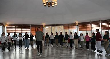 Van’da ücretsiz halk oyunları kursuna yoğun ilgi