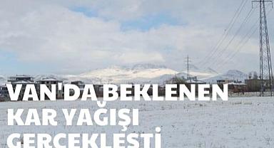 Van Güne Yoğun Kar Yağışıyla uyandı