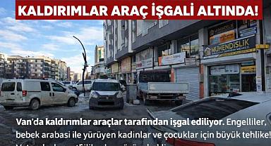 Van'da Kaldırımlar Araçlara Teslim