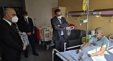 Van’da Onkoloji hastalarına moral ziyareti 