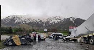 Bitlis'te Korkunç Kaza: Vanlı Müdür ve Şoförü Hayatını Kaybetti