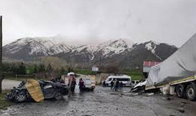 Bitlis'te Korkunç Kaza: Vanlı Müdür ve Şoförü Hayatını Kaybetti