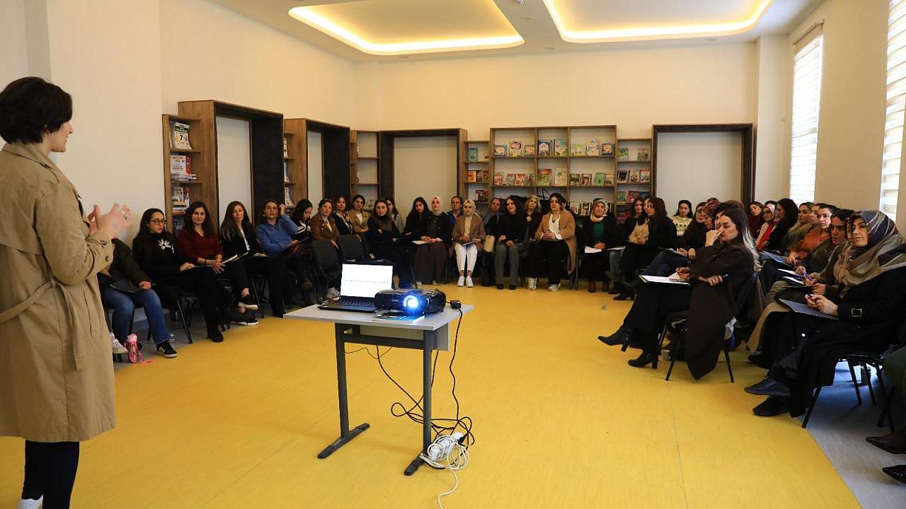 Kadın Politikaları Eğitimi İpekyolu’nda Başladı