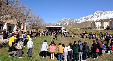 Van'da Açık Havada Çocuk Şenliği