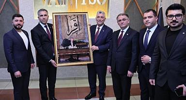 Van'da ASKON’dan Bakan Bolat’a Anlamlı Hediye