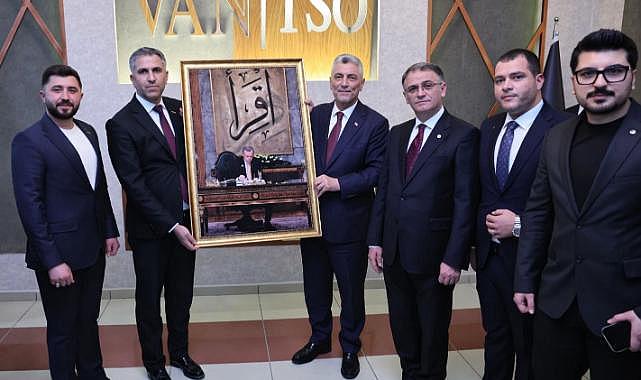 Van'da  ASKON’dan Bakan Bolat’a Anlamlı Hediye