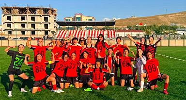 Van'ın Gururu Kadın Futbol Takımı Play-Off Yolcusu