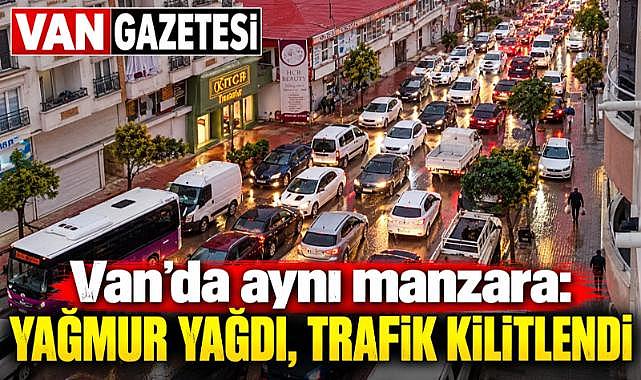 Van’da aynı manzara: Yağmur yağdı, trafik kilitlendi