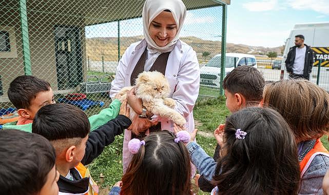 Van'da Miniklerden Hayvan Bakım Merkezi’ne Ziyaret