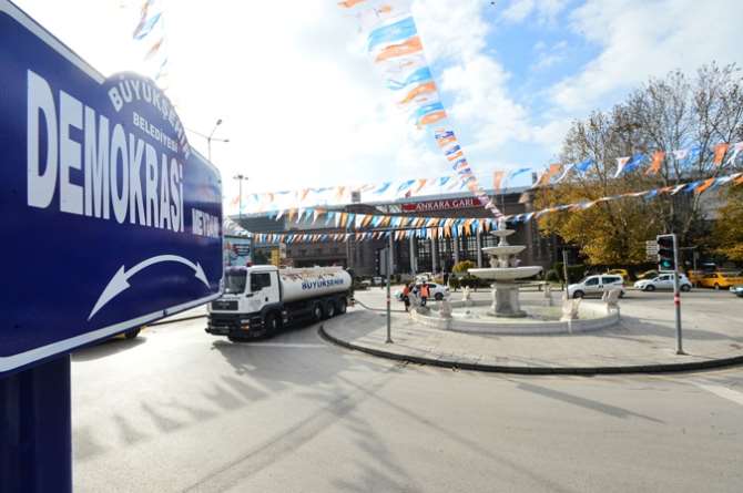 102 Kişinin Öldüğü Meydana Tabelalar Asıldı