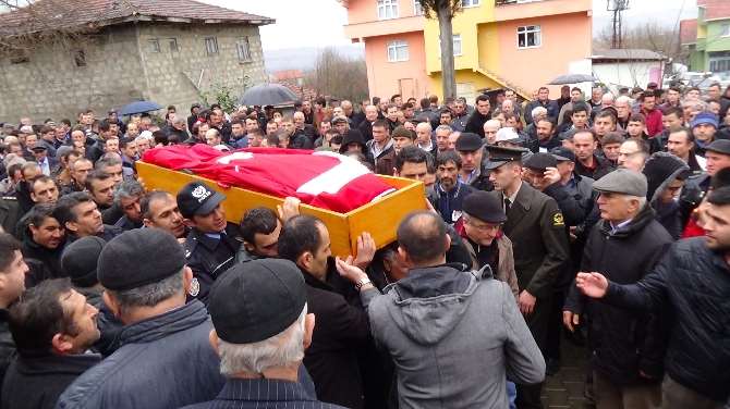 17 Yıllık Polis Kendini Öldüren Oğluyla Yan Yana Gömüldü