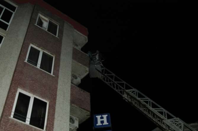 18 Kişi Yanan Otelde Mahsur Kaldı