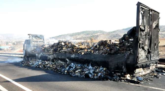 18 Ton Tavuk Kül Oldu