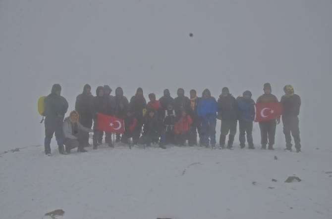 2 Bin 400 Metrede Şehitleri Andılar