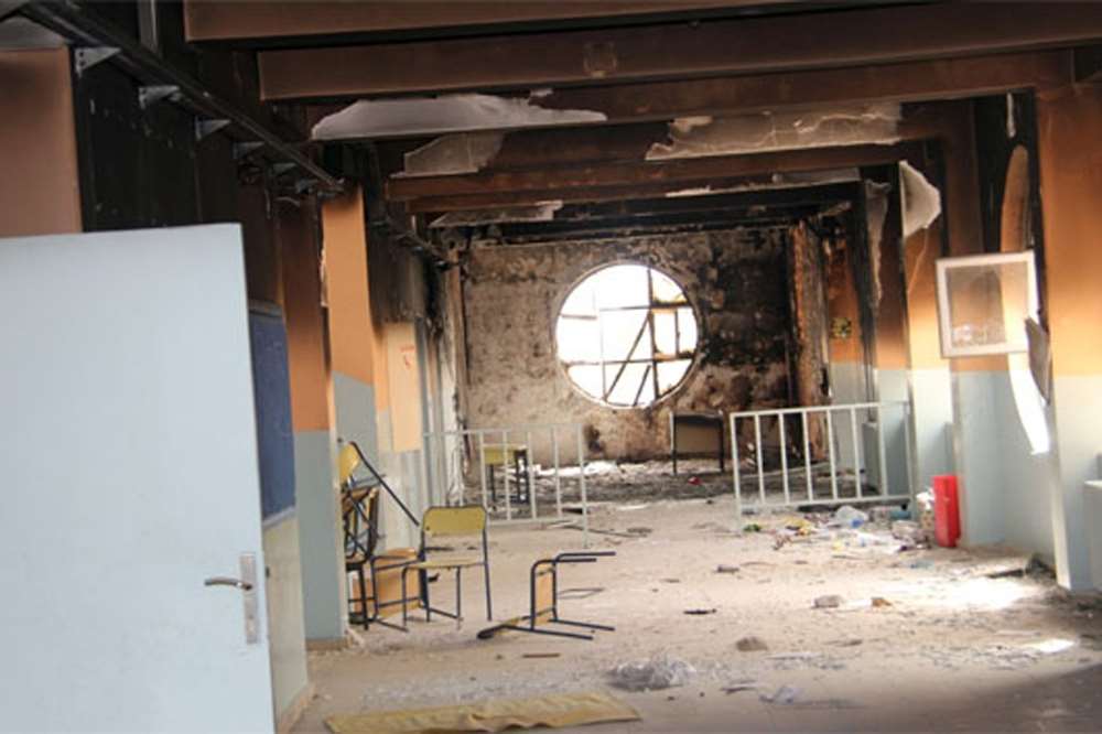 2 Okul Ve Bir Diyaliz Merkezini Ateşe Verdiler