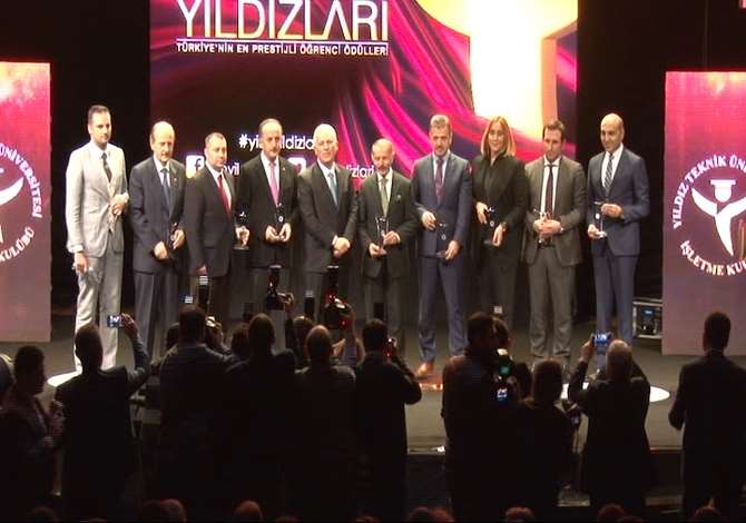 2015’in Yıldızları Düzenlenen Törenle Ödüllerine Kavuştu