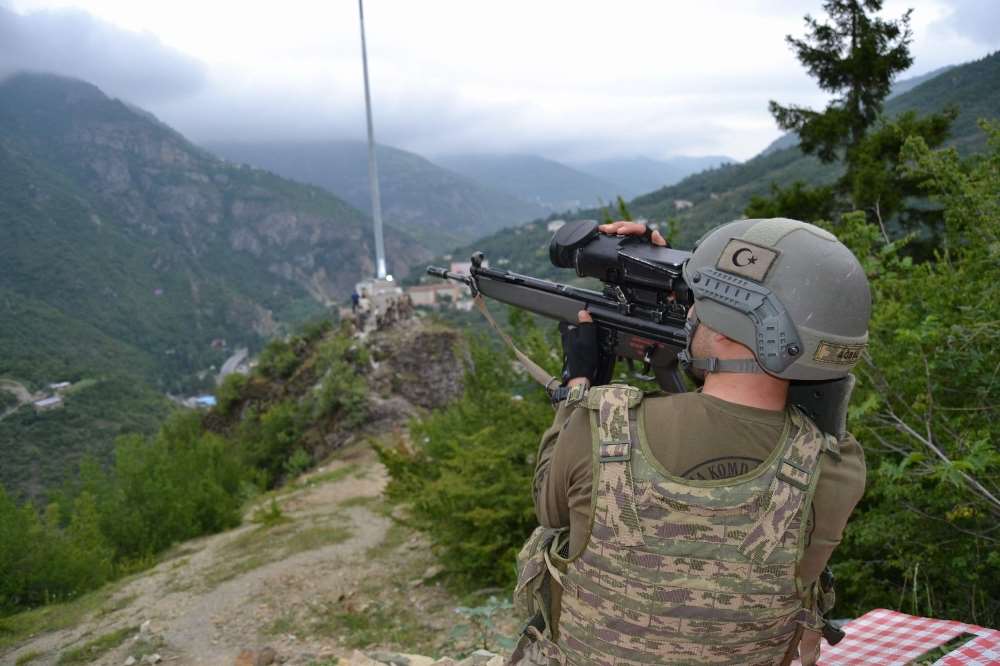 3 Polisi Şehit Eden Teröristler Çembere Alındı