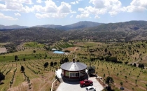 360 DERECE DÖNEN EV İNŞA EDEN İŞ ADAMI