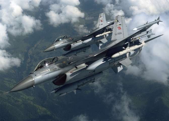 4 F-16 Uçağı Suriye Sınırında