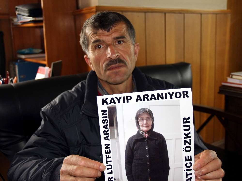 45 Gündür Sokak Sokak Annesini Arıyor