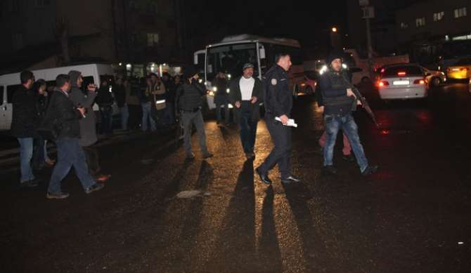 600 Polis Sokağa İndi!