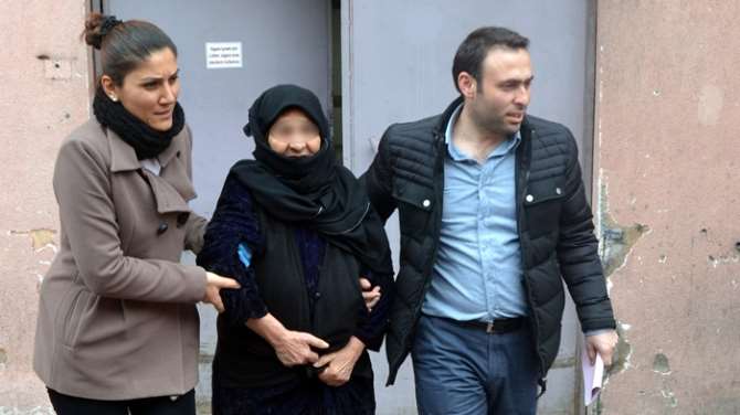 71 Yaşındaki Kadın 1 Kilo Uyuşturucuyla Yakalandı