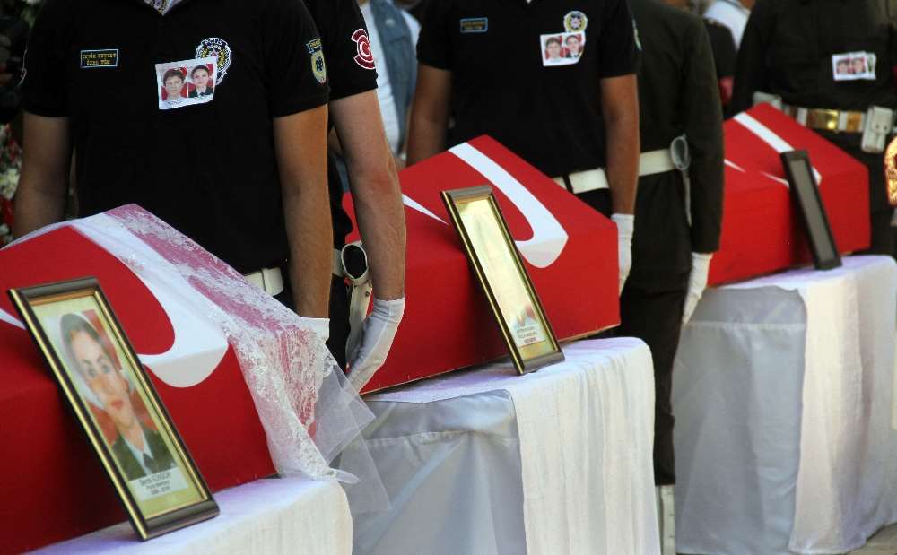 Adana Şehitlerine Ağladı