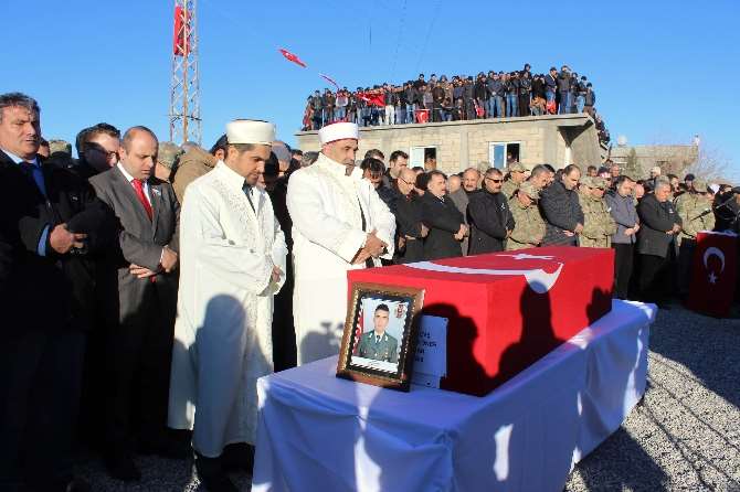 Adıyaman Şehidini Kürtçe Ağıtlarla Uğurladı