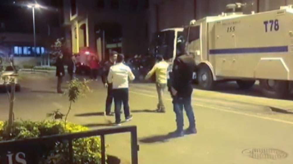 Ak Parti İstanbul İl Merkezi Bahçesinde Patlama