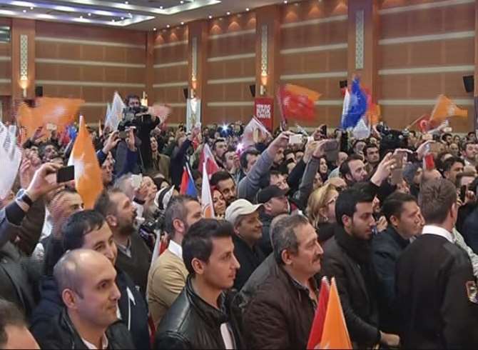 Ak Parti’de Zafer Kutlamaları