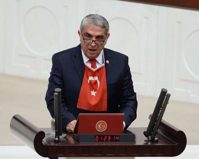 Ak Partili Vekilden Türk Bayraklı Yemin