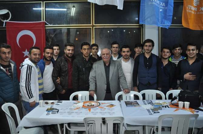 Ak Parti’ye Dev Katılım